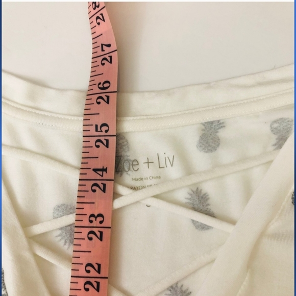 Zoe + Liv White & Gray Pineapple Graphic Tee Size S - Picture 6 of 7